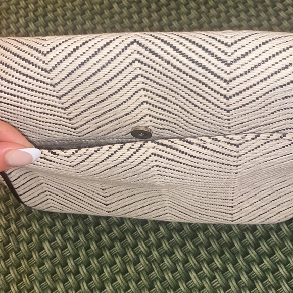 My Flat in London Shoulder Bag In Black and White with Bow - Picture 6 of 9